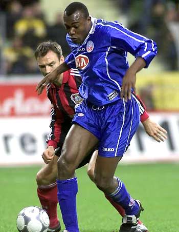 防守球员需 防守球员需